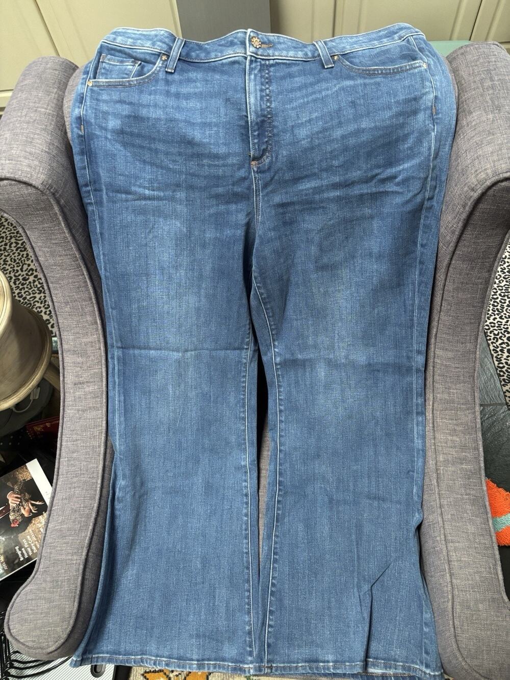 Chico's So Slimming High Rise Flare Jeans Blue Denim 4R Medium Wash 5-Pocket
